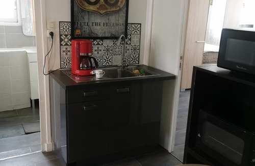 Le Pont-de-Claix Apartment | Maison 48m2 deux chambres cour privé et personnelle pour motos ou voitures 4 Pers proche mairie et bus tram