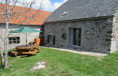 Saint-Genes-Champespe House | Maison 8 Personnes Entièrement Rénovée au Pied du Sancy