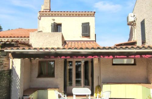 Calcatoggio House | Maison accueillante à Calcatoggio avec jardin clôturé.