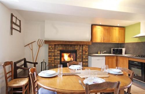 Tinchebray-Bocage House | Maison ancienne avec insert et animaux autorisés - FR-1-497-141