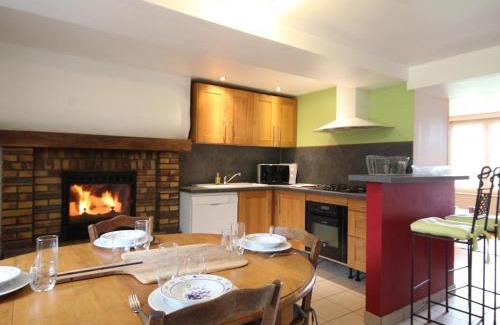 Tinchebray-Bocage House | Maison ancienne avec insert et animaux autorisés - FR-1-497-141