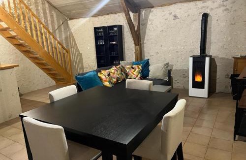 Neuvy-le-Roi House | Maison atypique dans une tour