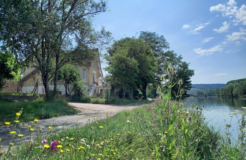 Saint-Julien-du-Sault House | Maison au Bord de Rivière en Bourgogne
