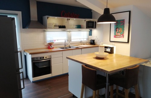 Puget-Ville House | Maison au Cœur de Village Avec Piscine Privée