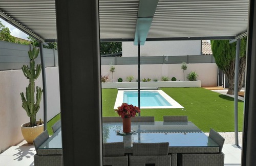 Puget-Ville House | Maison au Cœur de Village Avec Piscine Privée