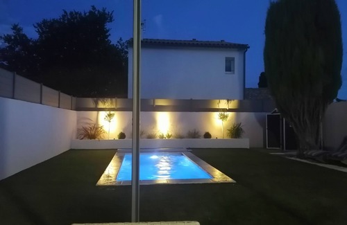 Puget-Ville House | Maison au Cœur de Village Avec Piscine Privée
