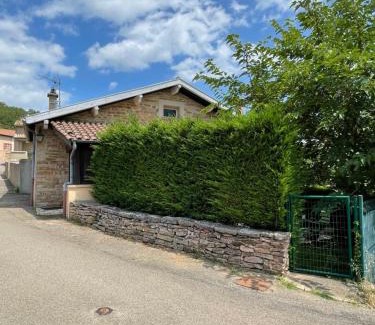 Solutre-Pouilly House | Maison au pied de la Roche