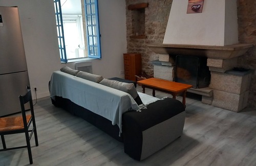 Plouescat House | Maison Avec Cour, Véranda et Cheminée, Près des Plages