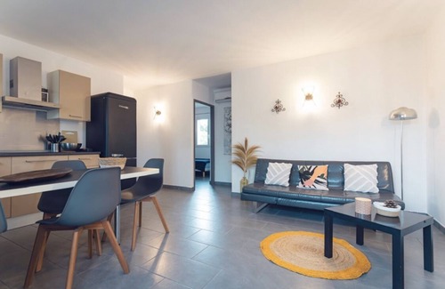 Ghisonaccia House | Maison Avec Grande Piscine à Proximité de la mer