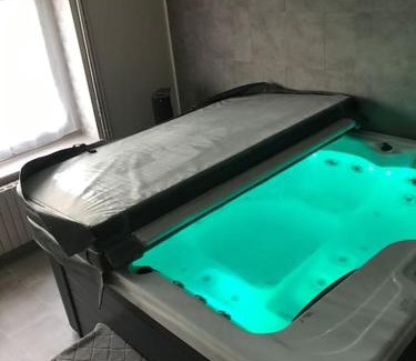 Saint-Aubert House | MAISON AVEC JACUZZI PRIVATIF