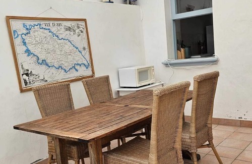 Ile d'Yeu House | Maison Avec Jardin au Coeur de Port Joinville