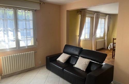 Roz-Landrieux House | Maison avec jardin clos