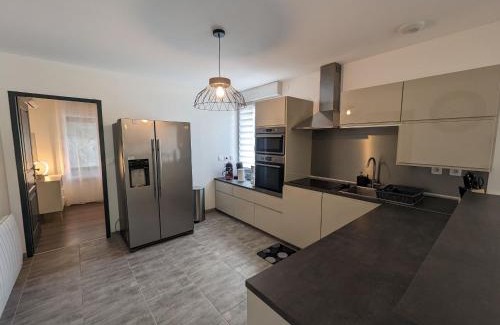 Curel House | Maison avec piscine intérieure, terrasse et Wi-Fi gratuit à Curel - FR-1-611-92