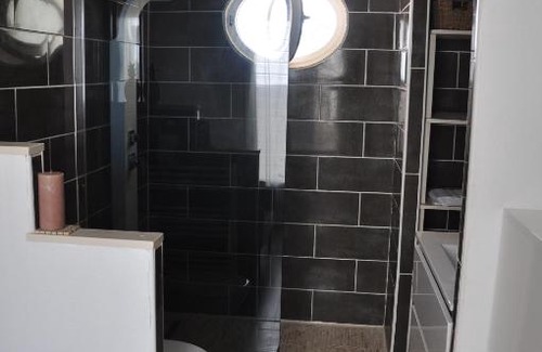 Gastes Villa | Maison avec piscine, jaccuzi, hammam à 800 m du lac