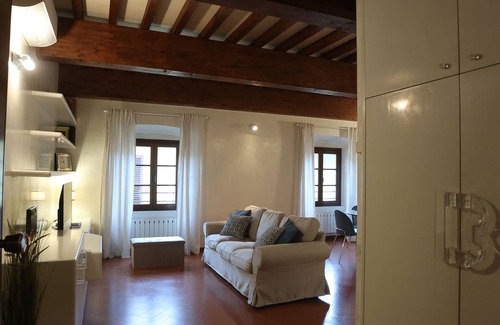 Prato Apartment | Maison B, elegant one-bedroom apartment in the heart of Prato