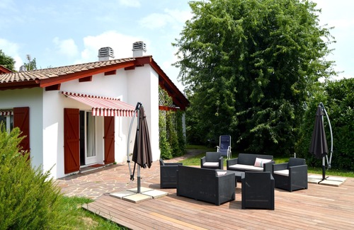 Bassussarry House | Maison Basque Familiale et Piscine Chauffée 9pers