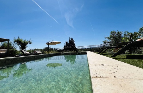 Eyragues Villa | Maison Beally - Charming holiday home with private pool for 8 persons in Eyragues.