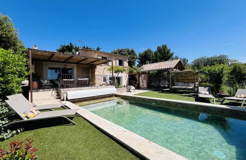 Eyragues Villa | Maison Beally - Charming holiday home with private pool for 8 persons in Eyragues.