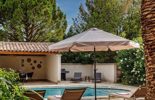 St.-Remy-de-Provence Villa | Maison Belleviste - with air conditioning and private swimming pool within walking distance of Maillane