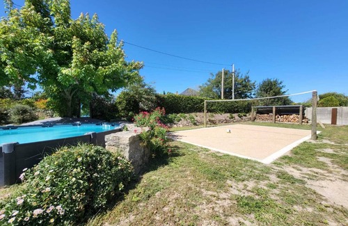 Guisseny House | Maison Bord de Plage: Swimming pool, Sauna, Whirlpool baths, Volleyball and GR34 on foot!