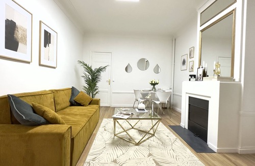 17th Arrondissement Apartment | Maison Bourgeoise 1BR/3P - Champs Elysées - Arc de Triomphe