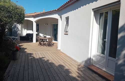 Fons House | Maison Calme Dans le sud de la France Climatisée Avec Piscine Près de Nîmes