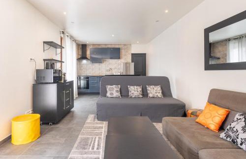 Sevran Apartment | Maison calme, lumineuse & design