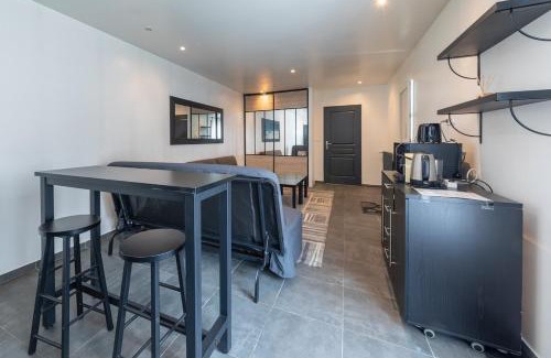 Sevran Apartment | Maison calme, lumineuse & design