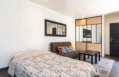 Sevran Apartment | Maison calme, lumineuse & design