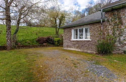 Lagarde House | Maison Camille - Cozy Cottage 10 min from Lourdes, Terrace, Fireplace, Private Parking