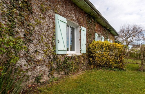 Lagarde House | Maison Camille - Cozy Cottage 10 min from Lourdes, Terrace, Fireplace, Private Parking