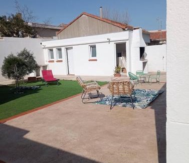 Le Grand Large Villa | Maison Canetoise 2 chambres, clim, parking, Wi-Fi proche de la plage