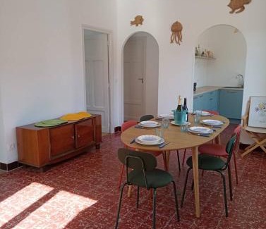 Le Grand Large Villa | Maison Canetoise 2 chambres, clim, parking, Wi-Fi proche de la plage
