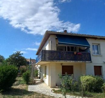 Saint-Ciers-sur-Gironde Apartment | MAISON CARMEN