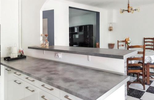 Monteux House | Maison charmante à Monteux avec jardin et équipements complets