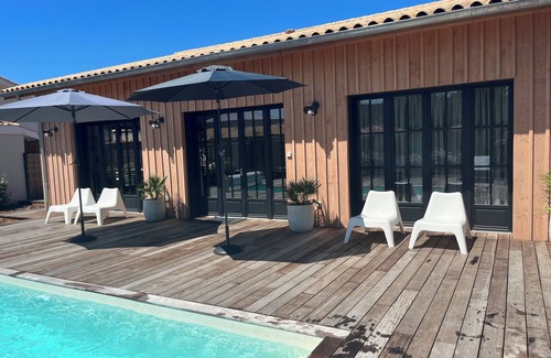 Saint-Julien-en-Born Villa | Maison Climatisée Neuve en Bois Avec Piscine 8 km Contis Plage