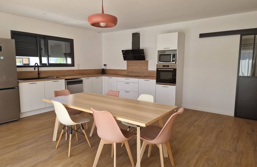 Salleles-d'Aude House | Maison Climatisée Avec Piscine, à 400 m du Canal du Midi. Mer à 30 Minutes