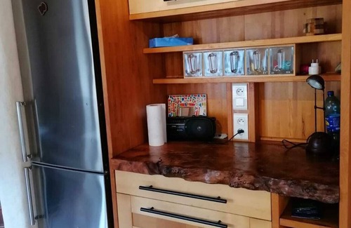 Saint-Laurent House | Maison colorée et chaleureuse avec terrasse et jardin.