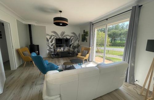 Nieul-le-Dolent House | Maison contemporaine rénovée avec étang privé et terrasse, proche plage - 3 chambres, wifi inclus - FR-1-426-517