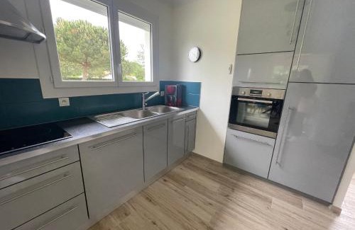 Nieul-le-Dolent House | Maison contemporaine rénovée avec étang privé et terrasse, proche plage - 3 chambres, wifi inclus - FR-1-426-517