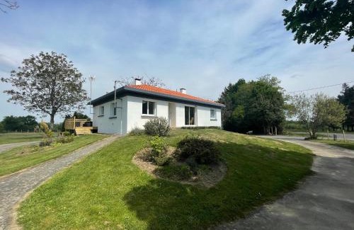 Nieul-le-Dolent House | Maison contemporaine rénovée avec étang privé et terrasse, proche plage - 3 chambres, wifi inclus - FR-1-426-517