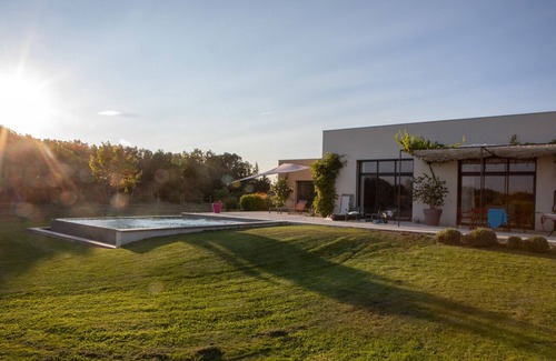 Visan House | Maison Contemporaine au Milieu des Chênes Truffiers, Drome Provençale Visan