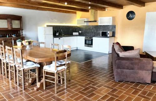 Bagnols House | Maison conviviale à Bagnols avec terrasse et jardin