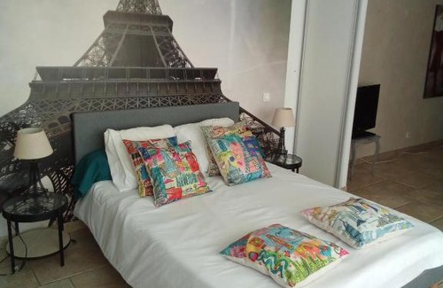 Saint-Georges-du-Bois Bed & Breakfast | Maison Coquelicot