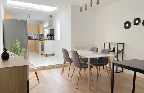 Tourcoing House | Maison Cosy 8 personnes proche LILLE