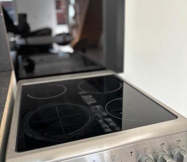 Bruay-sur-l'Escaut Apartment | Maison cosy avec cour privée