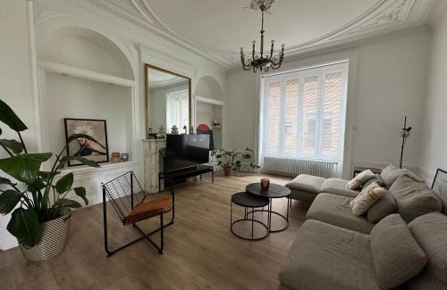 Charleville-Mezieres Apartment | Maison cosy avec jardin privé hypercentre Charleville-Mézières à deux pas de la Place Ducale