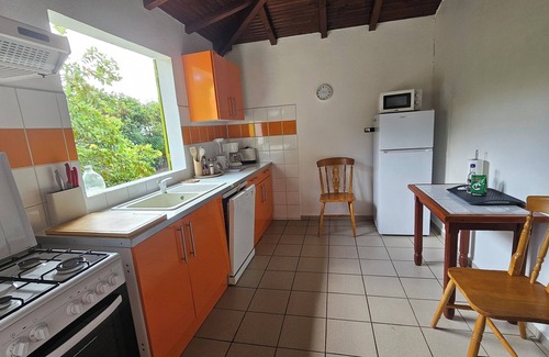 Le Moule House | Maison Créole Dans Ravissant Jardin