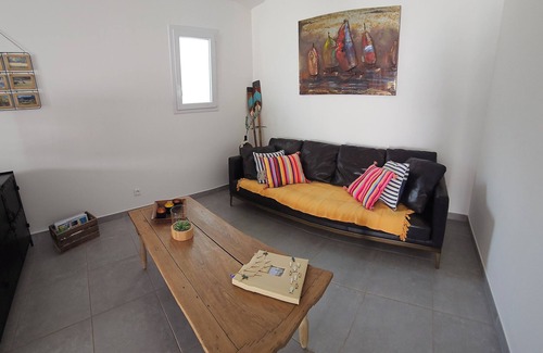 Sussargues House | Maison d'Anto between sea and garrigue