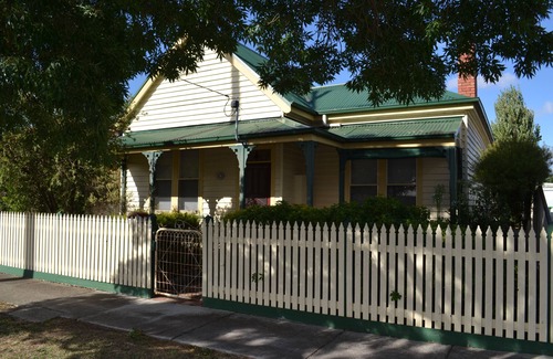 Nerrina House | Maison d'Aurum A Pet Friendly and Family Friendly Heritage house